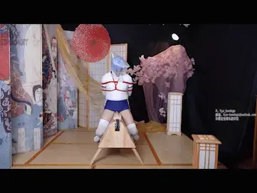 【莉雅原创】[X_X]调教COSER	紧缚/[X_X]/cosplay/白丝/拘束箱/木马/TJ/蛋蛋     定制/约玩/应聘S/应聘模特请联系：liya-bondage@outlook.com 编号：liya-144<br>蕾姆：莉雅<br>S：糯糯<br>内容简介：<br>[X_X]/cosplay/白丝/拘束箱/木马/TJ/蛋蛋<br>剧情简介：<br>part1：<br>把coser绑住固定在木马上，用藤条抽打屁股，之后扶起来套住袋子抑制呼吸<br>part2：<br>将还没缓过来的coser放入箱中，套袋扇醒，关上箱子，进一步封闭<br>part3：<br>将箱子整个合上，在低氧环境刺激coser<br><br>PS：很抱歉，只有这么短是因为拍的人不行了，本来后面还有想法，但无力了~（鞠躬）<br><br><br>视频尺寸：3840*2160<br>视频大小：849M<br>视频时间：00:21:42<br>百度云使用说明：<br>1、复制链接<br>2、打开手机百度云<br>3、将百度云弹出的文件保存在自己的网盘<br>4、下载压缩包<br>5、关闭百度云打开解压缩全能王(请苹果手机用户自行百度选择软件)<br>6、解压缩<br>7、检查解压后的文件后缀名是否为MP4，不是则改为MP4<br>解压密码：liya<br><br><br>如有定拍或其他需要请联系工作室2490757042<br><br>众筹链接：<br>莉雅：【紧缚挑战】【随机任务】【随机惩罚】<br>https://www.yaohubababa.com/user_script_detail.php?article_id=931&user_script_id=547<br>莉雅：【紧缚实验】【紧缚挑战】<br>https://www.yaohubaba.com/user_script_detail.php?article_id=869&user_script_id=496<br>莉雅：【众筹】【COSPLAY】剧情、角色征集<br>https://www.yaohubaba.com/user_script_detail.php?article_id=742&user_script_id=388<br>莉雅：【舰娘】【监禁】【吊缚】【cosplay】<br>https://www.yaohubaba.com/user_script_detail.php?article_id=764&user_script_id=405<br><br>更多好看的视频请戳我   