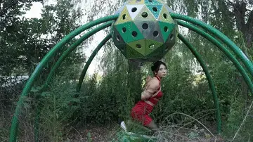 一绳所爱定拍，杨若琳景区打卡 模特杨若琳，夏日景区打卡，捆绑起来摆pose，拍美美的照片，后手观音，后手交叉，绑着腿走路。解压密码：123456