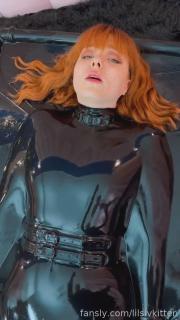 Lilslvkitten in a vacbed 2 Lilslvkitten in a vacuum bed
