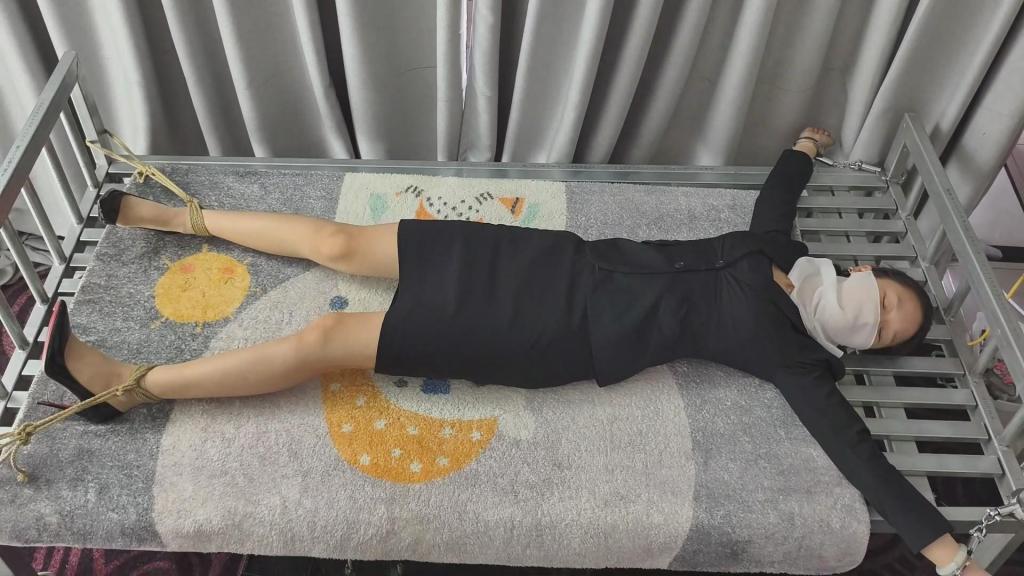 铁床挠脚心绑架剧情挠痒痒游戏，铁床大字绑拷，兰兰职业套裙，高跟鞋脱掉后，光脚挠痒痒 束心魔术道具工作室，铁床挠脚心绑架剧情挠痒痒游戏，铁床大字绑拷，兰兰职业套裙面纱，高跟鞋脱掉后，光脚挠痒痒，唯美风格，本工作室摄影技术和剧情拍摄相对一般，无法和专业的摄影师相比，购买本工作室视频请知悉本工作室拍摄的视频短剧内容也许并不专业，本工作室各种古代道具断头台，古装捆绑剧情游戏，金属，木质道具，枷锁，金属站立枷，魔术木笼囚笼拘束架道具审xun椅，各种拷镣等魔术笼子等道具，本工作室秉持，绿色，健康，唯美，解压，为原则，可以体验定拍.            妖狐吧定拍 ，女生加入本工作室  （本工作室只收女生，只收女生，只收女生，很多男生cd问收不收的，我将不再回复！）         qq：3329311459              骗子勿扰，事多者勿扰！！！