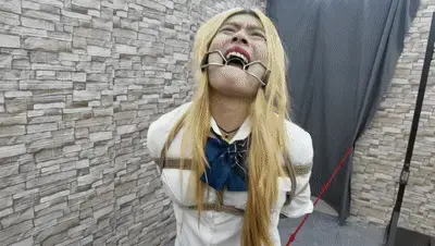 JK少女毒犯被抓获,宁死不供出团伙,那就让其尝尝脚钉的厉害..... JK少女毒犯被抓获,宁死不供出团伙,把她高跟鞋脱掉,把最尖的刑具脚钉给她带上,强行股绳惩罚,只能全程脚尖用劲,并且审问让其供出团伙,她不是装糊涂,就是不知道,那就让其尝尝脚钉走股绳的滋味<br>吧......<br>定拍交流绳模应聘请加QQ2032433381没有定拍能力的和伪女谢绝咨讯<br><br><br>