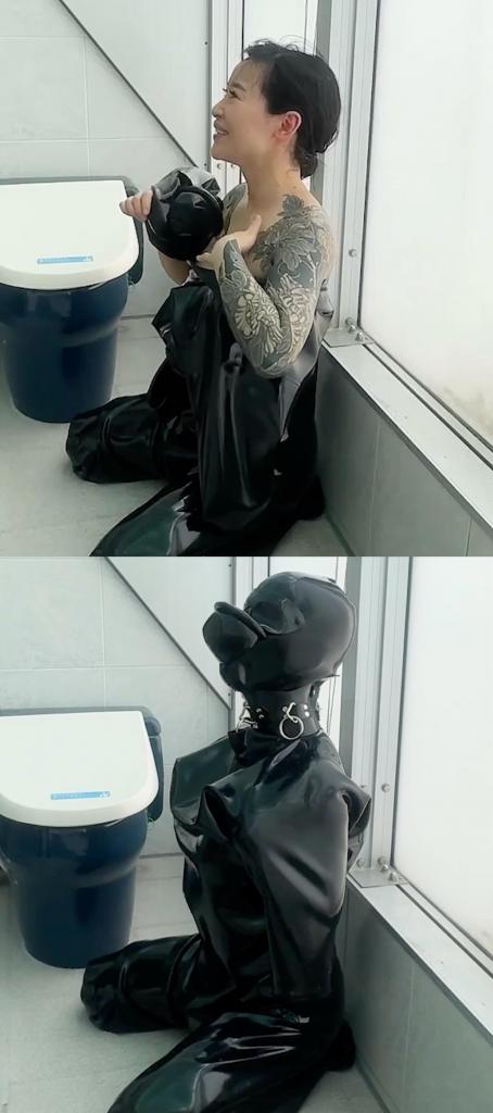 ????人間家具プレイ！ラバーヒトイヌのトイレチャレンジ！ 骚货雏奈子化身厕奴乳胶人形犬，喝完主人的尿之后，由主人遥控开启入体眺蛋，原地强高play。<br>部分截图应网站要求不变展示，请见谅。<br><br><span style='color:#b0b0b0;'>[隐藏文字，购买后可见]</span>