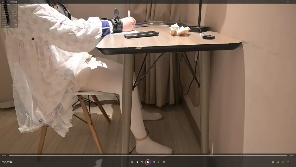 伪娘的酒店轮盘任务 下 小伪娘在酒店进行轮盘任务如果挑战失败则要累计失败点数然后在游戏结束后进行惩罚 自定义的波形把小伪娘电的站都站不住 带了口球之后更是口水流一地