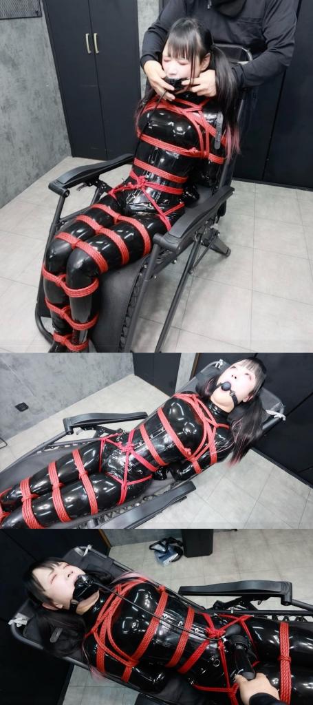 10分〜【ラバー全身拘束喉責め】complete plan 小奴被紧紧地绑了一个全身缚，放置在椅子上，先带口球，再上充气口球窒熄play，附加快乐棒强高折磨。<br><br><span style='color:#b0b0b0;'>[隐藏文字，购买后可见]</span>