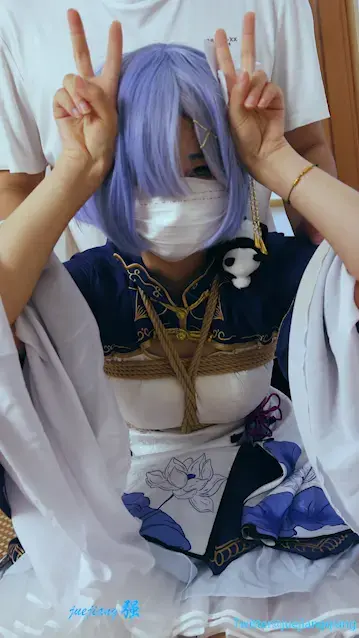 小玖cos蕾姆 小玖蕾姆cos捆绑放置摸摸 调戏 中间各种对话闲聊十分有趣 <br>有需要的老板可以联系 有想看的服装道具什么的可以提建议 联系我了解更多花絮日常 喜欢的可以关注支持一下 出原味可定制 想要定拍.约现 联系请通过twitter-@juejiangqiang Q联系1846307298