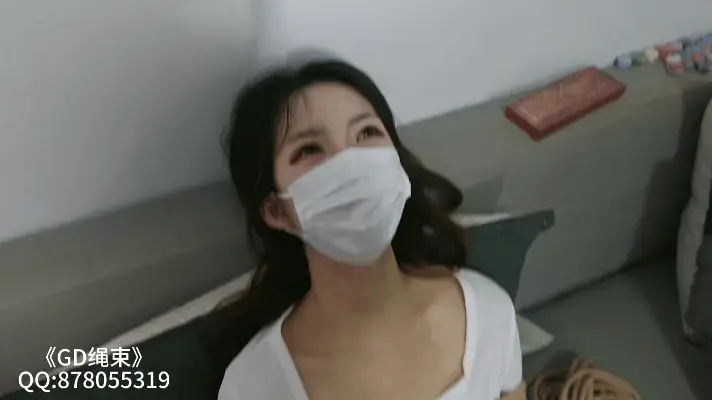 《GD绳束》模特桃桃  纸牌游戏调教 强高 揉胸 掐脖子 挠痒  内容丰富 后面有彩蛋 《GD绳束》模特桃桃  纸牌游戏调教 强高 揉胸 掐脖子 挠痒  内容丰富 后面有彩蛋<br>✅所有的模特都是为真实M,只做真实调教。<br>✅定拍、原味、原味道具等其它业务咨询请加QQ表明来意。<br>✅定拍特惠 欢迎来咨询<br>✅有什么适合的衣服 也可以私信我。<br>✅另外，诚心高薪招聘模特，有诚意私聊详谈，希望同好提出宝贵的意见，我们会努力改正。<br>✅解压密码：GD123<br>✅加QQ前表明来意。<br>QQ:878055319<br>GD绳束备用QQ号:3175709365