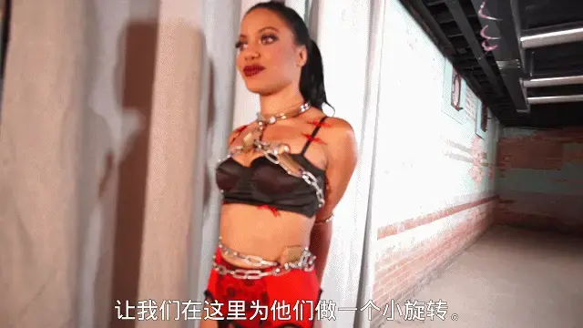 Garter and stockings beauty in heavy metal 【中文bron】莫妮卡·杰德戴上了很多手脚铐和链子，并把她锁在了拘留室里。她一个人对着镜头说话，最后他让她走出牢房，穿着高跟鞋和内衣走来走去…In this clip Tony puts a lot of chains on petite done up beauty Monica Jade and locks her in the holding cell. She talks to the camera some while alone and then at the end he has her come out of the cell and walk around in her heels and lingerie…
