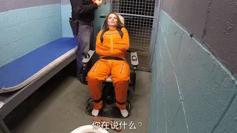 BONUS UPDATE: Disobedient woman continued… 【中文bron】JJ在监狱里一直不听话。她在牢房里处于高度戒备状态，但这并不重要，她仍然开始对着监控摄像头大喊大叫，并把它撕了下来。她被罚坐在约束椅上。她不断地挣扎，终于挣脱了一条腿，但这对她没有任何好处。警卫把她的腿放回去，把她绑得更紧，把她带回椅子上的牢房，她一直这样。JJ has been disobedient in jail. She is in high security in the cell but that doesn’t matter, she still starts to yell at the security camera and rips it down. She is punished by being put in the restraint chair. She fights and fights and gets a leg free but it doesn’t do her any good. The guard puts her leg back in and straps her up even tighter taking her back to the cell in the chair where she remains that way.