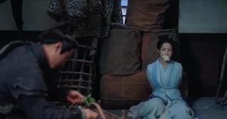 国产古装剧捆绑片段 美女被绑仓库，居然想到让兔子咬断绳索，这都想的出来！