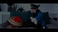 双双陨落（上集） 虚无工作室&岚艺坊&玩偶酒吧<br>出场角色：LOL薇恩；无期迷途凯瑟琳、白逸<br>一次很不错的合作拍摄，剧情内容以粉丝喜欢的金钵为道具展开。<br>凯瑟琳和薇恩继续在寻找艾恩医生的下落，可谁知白逸功夫了得，很快解决掉了薇恩，聪明的凯瑟琳试图用同事的身份接近白逸，奈何最后被识破，但是白逸却意外的被凯瑟琳制服，令凯瑟琳感到惊讶的是，白逸很快挣脱了绳索，并把凯瑟琳抓了起来。接下来的一段打斗，白逸直接拿出了金钵，成功制服了凯瑟琳，尽管最后凯瑟琳成功挣脱，可是腿也被夹残废了，无奈向白逸求饶，白逸答应帮她治好腿，可是代价却是...