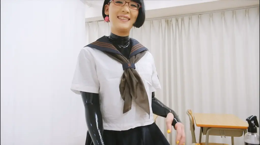 もしも服の下にラバーを着るのが普通の世界だったら。１ しも服の下にラバーを着るのが普通の世界だったら。。。<br>今回は第一弾<br>同級生のえりちゃんが隣でお着替え！？<br>服の下はラバーだから恥ずかしくないのかな。。<br>作者：白濁ろまんぷち (北見えり)<span style='color:#b0b0b0;'>[隐藏文字，购买后可见]</span><br>没有H片段