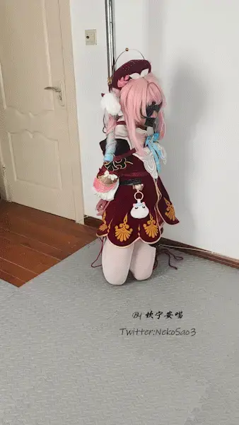 [坎喵]星穹铁道COS-被绑架的风堇+折腿柱缚+椅子固定放置+强高 哈喽，这里是坎喵，是个努力想要变可爱的男孩子~<br>[风堇被绑架了，绑匪先是把她固定在柱子上放置，直到她的身体和意志都濒临崩溃，才将她放了下来，转而固定到椅子上慢慢观赏和调戏，结束之后又将她遗弃在椅子上，甩手而去……]<br>网盘传源文件会挂，所以传了压缩包，如果可以尽量用林子的保管库下载吧<br>另外推特(或者叫X）和林子同名，ID @NekoSao3，欢迎关注~<br>随缘接自缚类定拍，有需求的客官可以林子站内信或推特私信联系~<br><span style='color:#b0b0b0;'>[隐藏文字，购买后可见]</span>