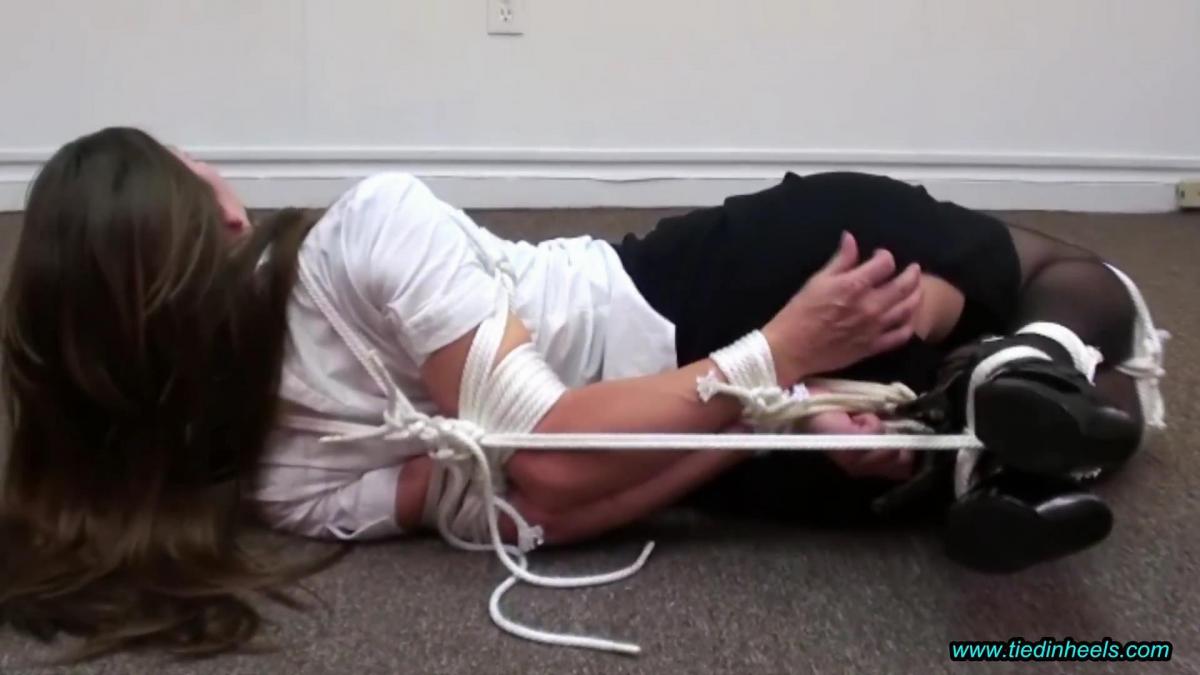 Sash Fae...Tied Secretary! HD mp4 Ultra bondage vixen Sasha Fae is a very naughty secretary who needs to be disciplined! This gorgeous brunette is tightly bound and tightly gagged with a chinstrap ballgag! Sasha is a fetish dream cum true as she sexily struggles and whimpers tightly tied up in her sexy secretary outfit! <br>