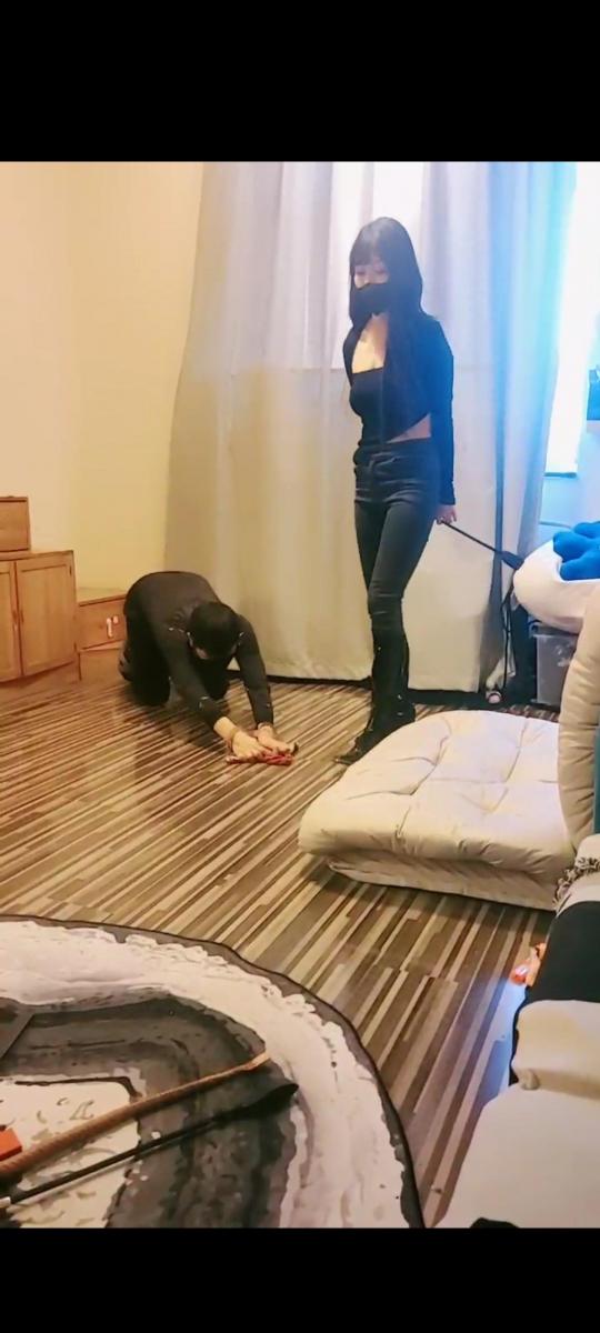 汏典 剧情 小时工被虐了 剧情调教家政小时工，鞭打强制                                                          套路直播，遛狗足虐，羞辱踩踏