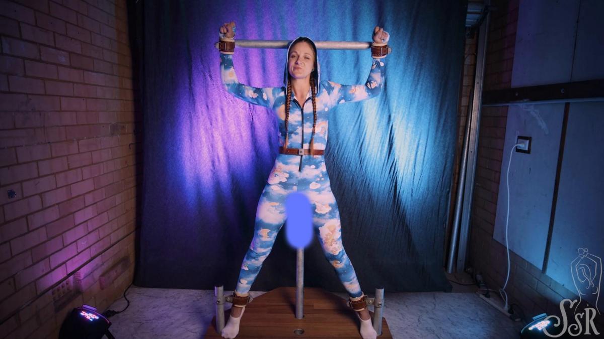 Brat on the Bondage Stand Vibe 捆绑架上的Brat<br><br>我不知道他们制造了像Rachel Organa这样的女孩。她需要一些训练，但我们以一个漂亮而简单的捆绑站VIBE场景开始。我希望你能喜欢! 集不包含裸体。<br><br><br><br>Brat on the Bondage Stand Vibe<br><br>I didn’t know they made girls as BRATTY as Rachel Organa. She’s going to require some training but we’re starting off with a nice and easy bondage stand VIBE scene. I hope you enjoy! Set does not contain nudity.<br><br>