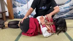 象人定拍-小0- JK黑丝，紧密捆绑的挣扎无力。 背景设定，被缚以后男朋友电话一直在打来，<br>但是好心的捆绑师傅肯定不会留给小0接电话的机会<br>日式 大腿小腿的紧密捆绑，还有棒棒攻击，只能无力享受。<br>工作室都yang了，正在恢复期，大家保持好心情。<br><br>百度云1080p 60帧：2.83GB<br>保管库1080p 60帧：2.83GB<br>——————————————————————————————————————————————<br>因为百度云经常和谐，微云的会员太贵，所以尝试双层解压，<br>解压密码：xiangren123 第一次解压文件后缀改为zip，<br>原密码再次解压以后，把后缀改成mp4 即可观看<br>切勿在百度云中直接观看，容易被和谐!!!!!<br>线上定拍线下约拍。<br>QQ：192370054（注明来意）