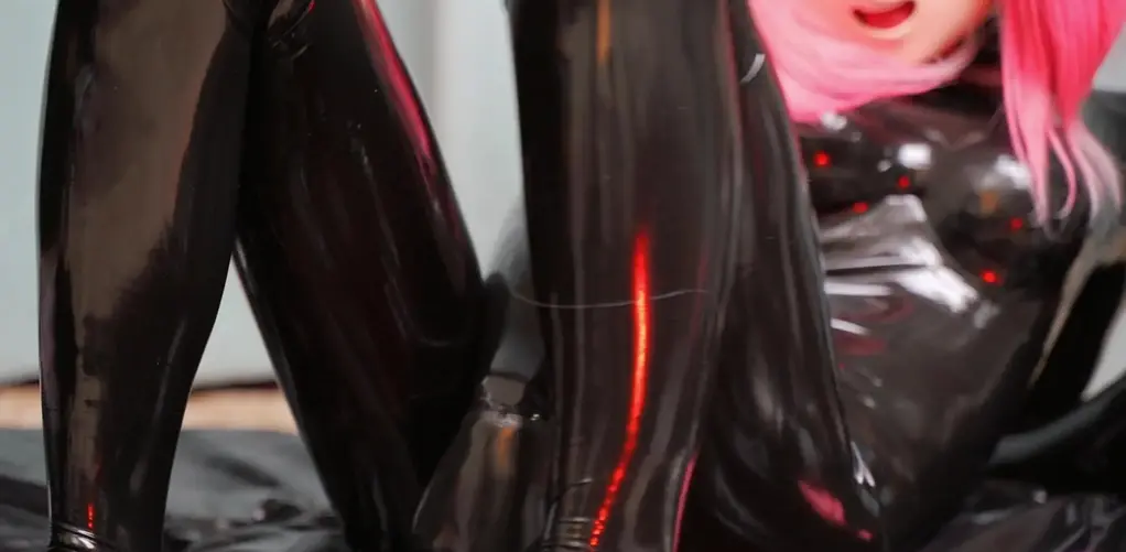 Haku's Lab No.10 latex and butt plug 油油亮亮的可爱娃娃在自己的体内[X_X][X_X]，不断地接受着[X_X]的刺激 在[X_X]的边缘享受真空[X_X]的[X_X]