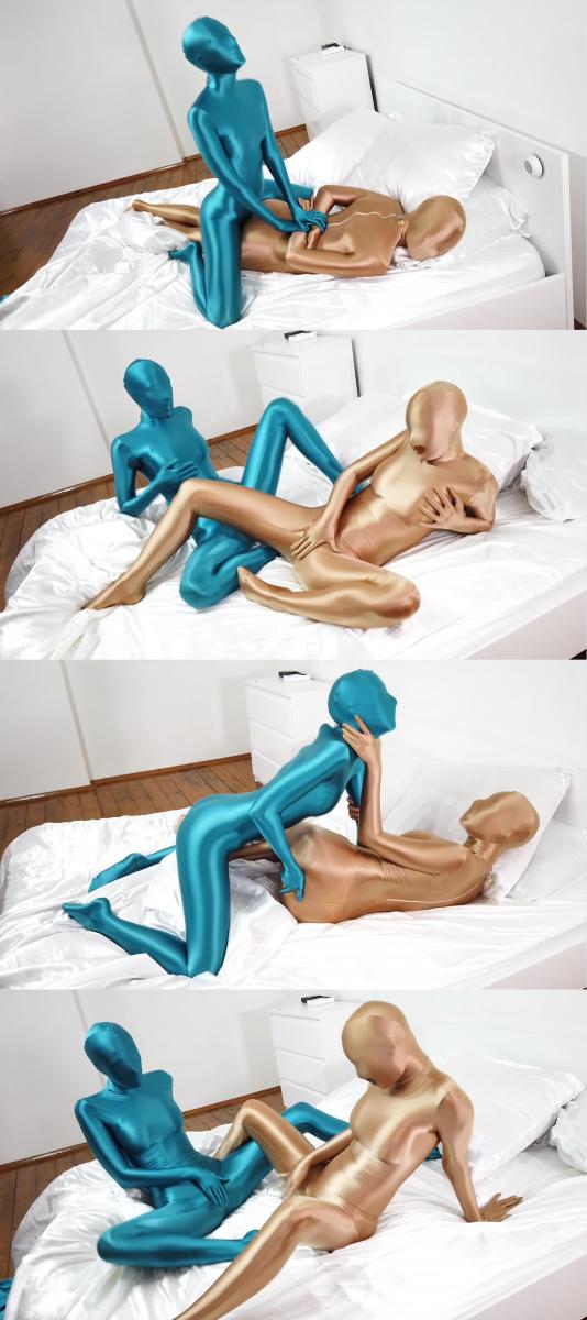 [W’sH]——女同(双女)——金色zentai+孔雀蓝zentai——新版——激情贴贴互摸 这版蓝金zentai女同，和之前发的那版不一样，不是重复的。新品。<br>依旧是两个身材曼妙的女孩，在zentai的包裹下，激情互摸。<br>而且这次没有背景音乐，现场原声直录，各种呻吟娇喘浪叫~~~~<br><br>注：<br>W’sH 工作室<br>专注于zentai、紧身衣、spandex、丝滑光泽衣物、乳胶、睡袋、捆绑、锁链……等一系列恋物拍摄。<br>清一色欧美模特，高颜值，好身材。<br>单女、女女、三女应有尽有，各种玩法层出不穷。<br>拍摄手法极具艺术性，作品极具收藏价值。