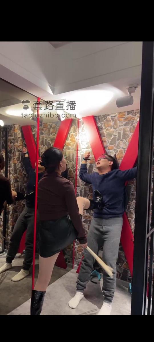 潘妮 无限制调教 潘妮调教，捆绑圈养，睡狗笼                                                    鞭打虐待，踩踏恋足羞辱