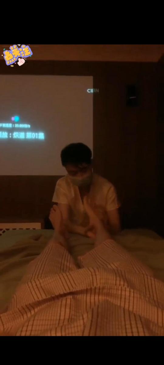宝爷 反转剧情 调戏男技师 没想到竟是变态客人假装的 套路宝爷，剧情调教，猥琐技师，被当狗狠狠玩弄                                         强制踢裆，恋足羞辱，踩踏