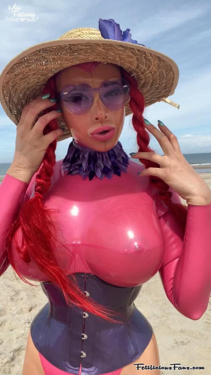 Beach shoot 2020 Behind the scenes Behind the scenes of my beach shoot in 2020. Getting dressed up at home in the early morning to drive to the beach in Domburg, Holland.<br><br>FetiliciousFans: <br>Саtеgоriеs: latex, fetish, rubber, doll, fetiliciousfans, bondage, shibari, rope bondage, shibaru, suspension, belts, bedtie, hogtied, tight bondage, strict bondage, bound elbows, struggling, ballgagged, helpless<br>类别：乳胶，娃娃，束缚，shibari，绳索束缚，shibari，悬挂，腰带，闺蜜，hogtied，紧密束缚，严格束缚，束缚肘部，挣扎，ballgagged，无奈<br>