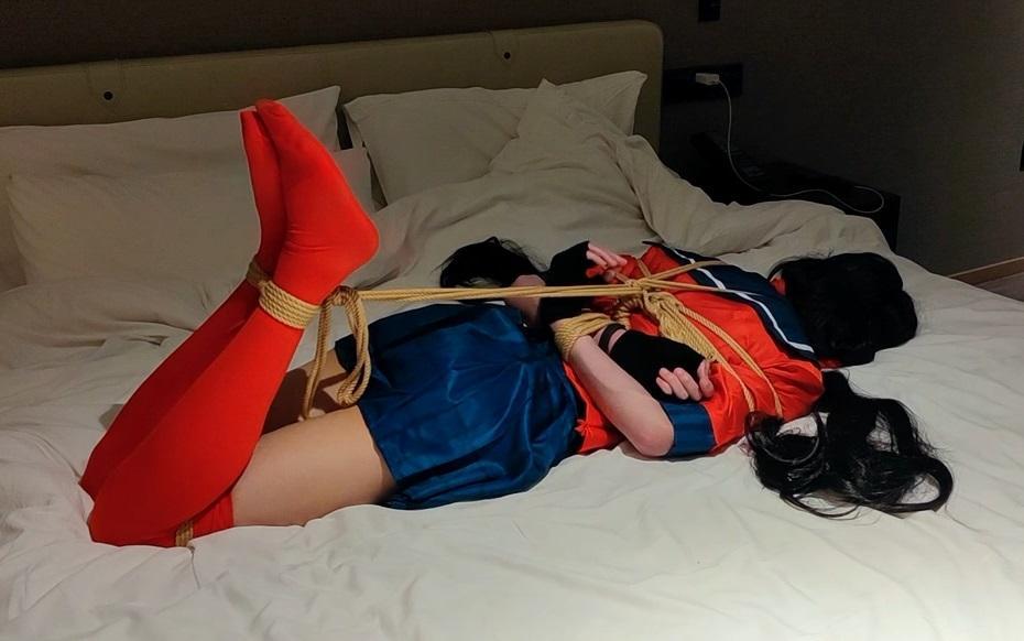 [cosplay]弹丸论破-春川魔姬 伪娘驷马/束缚带拘束TK S:我<br>M:Yi<br><br>内容以捆绑后抚摸TK为主，前半部分是驷马，后半部分是束缚带 电击器<br><br>最近疫情严重了没怎么玩，发点以前的存货……<br>声明了很多次还有人盗转，只能加水印了