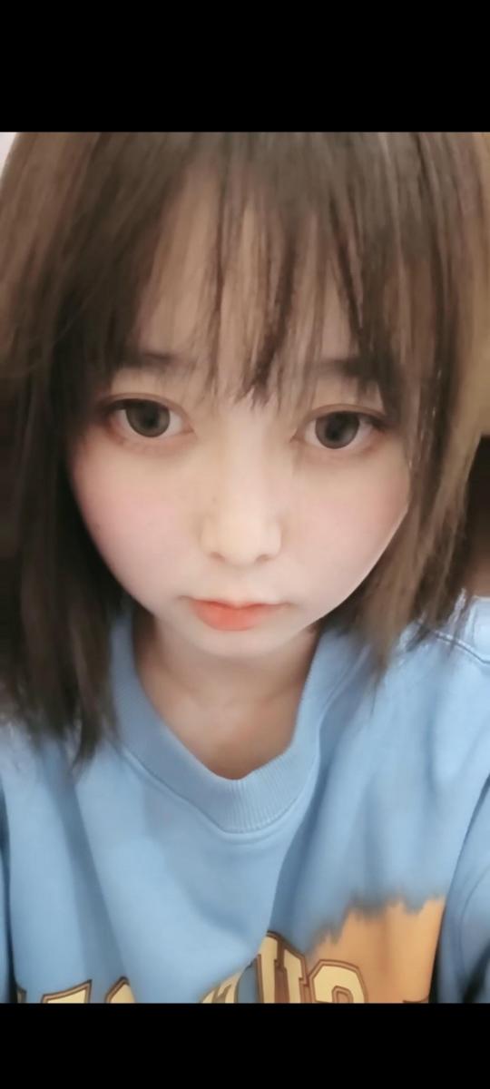 神乐 玩狗狗 可爱女主调教乖狗狗，神乐可爱面孔下的                                           舔脚踩踏，羞辱裸足插嘴深喉