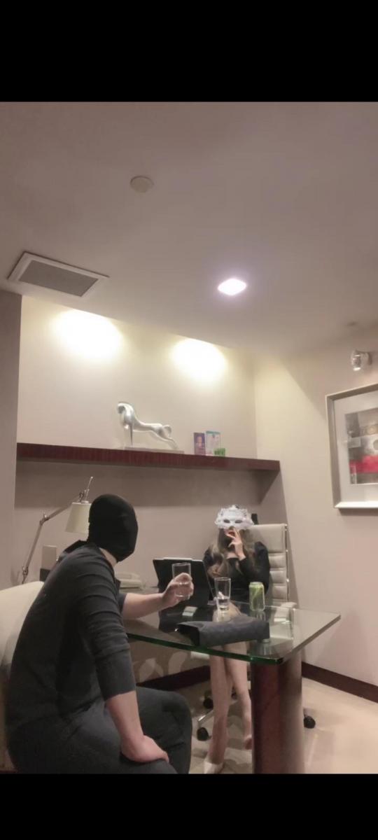妆主大大 剧情调教 替姐妹讨债 套路妆主大大，剧情调教，讨债不给钱就当狗                                        羞辱调教，恋足踩踏鞭打