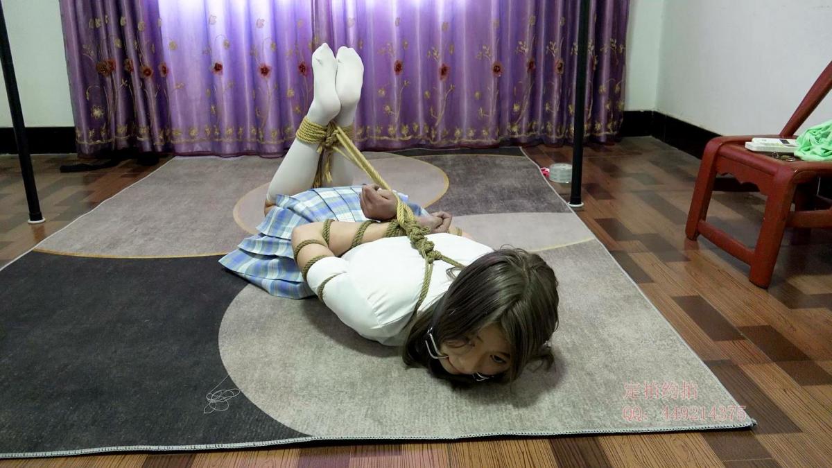 【子衿原创】冰冰jk白丝五花口枷驷马放置 百度下载解压密码：zjsy,子衿工作室向全国绳艺爱好者提供：体验绳模捆绑服务，绳模全国可空降、绳艺作品销售、作品定制等，约拍订拍请联系Q449214375 微信happiiny