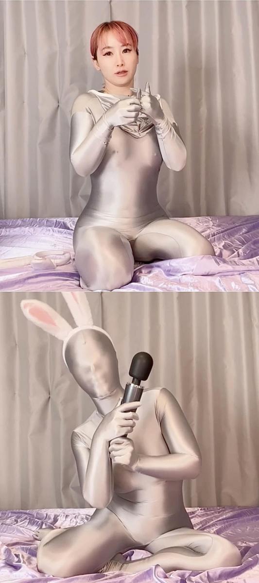 ゼンタイ????秘密のオナニー???? 雏奈子姐姐身穿银色zentai，化身zentai兔女郎，可爱中带着骚。<br>她用嗡嗡帮激情自嗨，强高自虐，水太多裆都湿了。<br>不得不说雏奈子姐姐化了妆真的是漂亮，银色zentai永远的神。