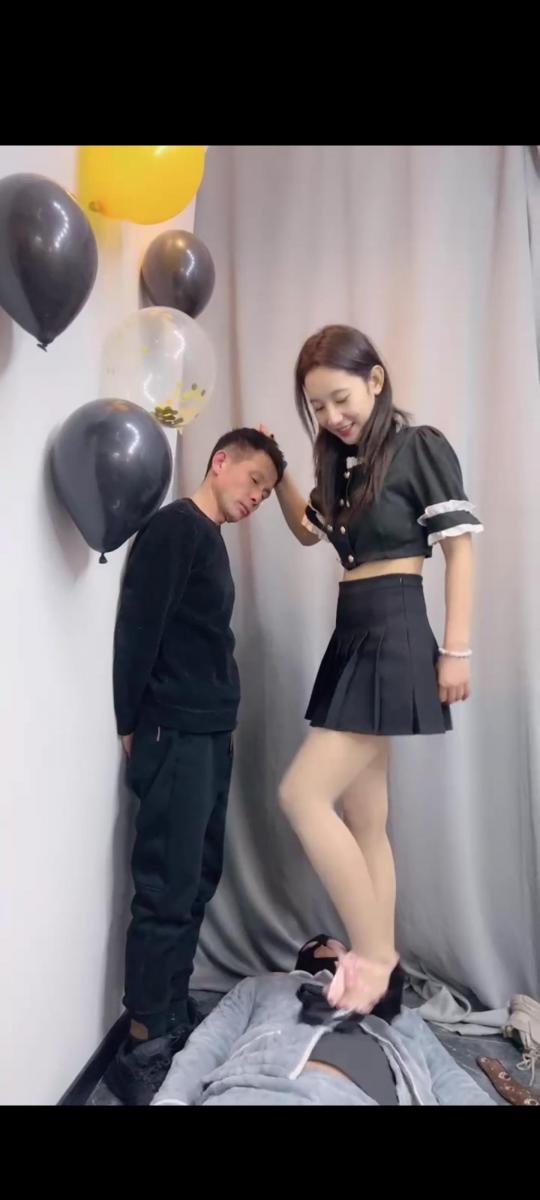 二宝 新疆女孩 调教 套路高颜值素人美女，耳光踩踏调教多奴                                        狠狠打耳光，恋足踩踏，羞辱