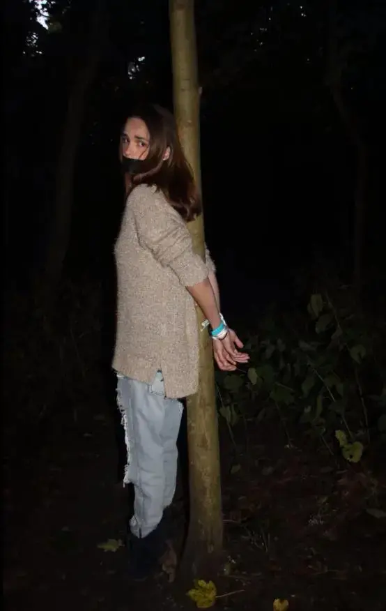 Katy Ryder Tied to a Tree mp4 凯蒂-赖德被绑在树上 <br> <br><br>华丽的年轻美国女孩凯蒂喜欢长途跋涉，天开始黑了，所以她决定走捷径，穿过一些林地，这样可以节省15分钟，这是一个美好的夜晚。<br><br>这不是一个美好的夜晚，因为有一个人多次向她提出约会，但都被她拒绝了。这个人因喜欢捆绑而在城里很有名，他捆绑了几个女孩，凯蒂被告知要远离他。<br><br>她正穿过树林，他突然出现在那里，没过多久，他就把她的手腕绑在她的背后和树上，他用鸭嘴胶布封住她的嘴，她根本无法说什么。<br><br>她在绳索上挣扎着，设法挣脱了绳索的束缚，跑了出去。<br><br>锦上添花!<br><br>最后有一个小视频剪辑，美丽的凯蒂被绑在铁轨上并被堵住嘴。她穿着白色的裙子，看起来像一个经典的DID<br><br><br><br><br>Katy Ryder Tied to a Tree mp4<br> <br><br>Description:<br><br>Gorgeous Young American Girl Katy likes to go for long walks and it's starting to get dark so she decides to take a shortcut through some woodland, well it saves 15 minutes and it's a nice evening.<br><br>well, it's not a nice evening anymore because she has a guy who has asked her on a date many times which she refused. this guy is well known around town for his liking of Bondage, he has tied up a few girls and Katy has been told to stay away from him.<br><br>well she is making her way through the woods and suddenly he is right there and before long he has her wrists tied behind her back and around the tree, he has ducktape over her mouth and she can't say anything at all. she wriggles against the ropes around her wrists and she doesn't want her wristwatch broken.<br><br>struggling against the ropes she manages to work her way free and make a run for it.<br><br>BONUS!<br><br>there is a small Video Clip on the end with the Gorgeous Katy Tied to a railway Track and gagged. she is wearing a white dress and looks like a classic DID<br><br>