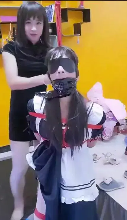 惠梓琪原创 捆绑蒙眼吊缚鞭打超美伪娘 惠梓琪原创 捆绑蒙眼吊缚鞭打超美伪娘<br>创作;惠梓琪原创<br>描述;惠梓琪原创 捆绑蒙眼吊缚鞭打超美伪娘,喜欢的请大家多多支持一下吧