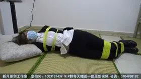 【雨涵工作室】【佳怡】+职业装性感妹妹黄色被胶带紧紧绑住  【雨涵工作室】定拍QQ：1003187439或者3451471253佳怡  原味找妹子：3560530071 雨涵 3451471253佳怡 可怜的佳怡被月老狗用胶带紧紧绑住动弹不得 月老狗看佳怡一直在拼命挣扎发出嘲讽的声音 还对佳怡拳脚相加 佳怡在挣扎的过程中发出呜呜呜的声音，他一脚把佳怡踹倒，这一脚踢得生疼，佳怡先是躺在那里缓了一下然后疼的翻来覆去。佳怡忍住疼痛一心只想挣扎脱胶带的束缚，她使出浑身解数都没能挣扎脱，新月见状上前对佳怡进行折磨，先是挠痒痒，佳怡又疼又痒，她发出哈哈哈……呜呜呜……的声音，她想求饶，可这种感觉太上头了她说不出话，只能一直呜呜呜……哈哈哈的。挠完之后月老狗还踩了佳怡两脚，佳怡很生气，她用力挣扎，似乎在表达她的情绪。踩了之后又开始挠痒痒和鞭打，这让佳怡喘不过气，差点哭出来。之后，他把佳怡一个人晾在那里，佳怡翻来翻去，左右挪动想要挣脱，过了好一会，佳怡被累倒在地，整个身体瘫软了，虚脱了。