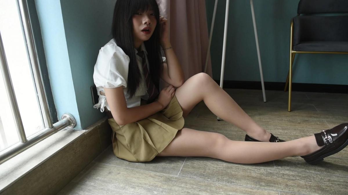 n270涵夕|青春美少女2 n270涵夕|青春美少女2<br>原创作者：大生模拍<br>老哥越来清楚美少女涵夕，涵夕穿着衬衫和小裙子，很有学院风的感觉，展示美足美腿