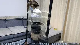 【雨涵工作室】【佳怡】+透明胶女孩 【雨涵工作室】定拍视频QQ：1003187439 或者3451471253 【佳怡】<br>【出原味妹子】3560530071【雨涵】 3451471253 【佳怡】可以和妹子本人直接交流<br>【音频小说定制】也是找上面的妹子们<br>【其他业务】约绑攻略有售以及本工作室正式启动会员优惠折扣方案，请有兴趣的同好加客服妹子Q：3104988182<br>【赞助方案】69赞助最少赠送10部视频，98赞助最少赠送20部视频，198赞助最少赠送50部视频，价格相当优惠~我被月老狗用胶带一圈一圈的绑在架子上，从上到下一层一层的裹住，最后把我的脚往后勾，我被悬挂在空中。我害怕极了，我怕掉下去猛的一摔把我给摔坏了，可我又想挣扎开。我内心挣扎着，月老狗还幸灾乐祸，是不是还跑来吓唬我……我晃动着身体，我的身体似乎摇摇欲坠……