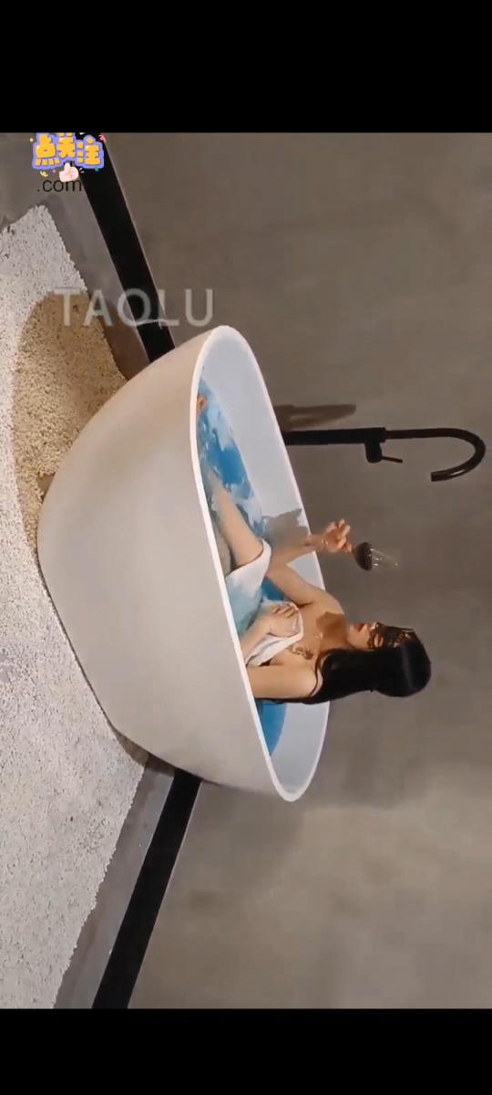 初恋 蓝色的诱惑 调教脚奴 套路初恋女王，浴室睡衣洗澡诱惑家奴                                         全程伺候，恋足调教