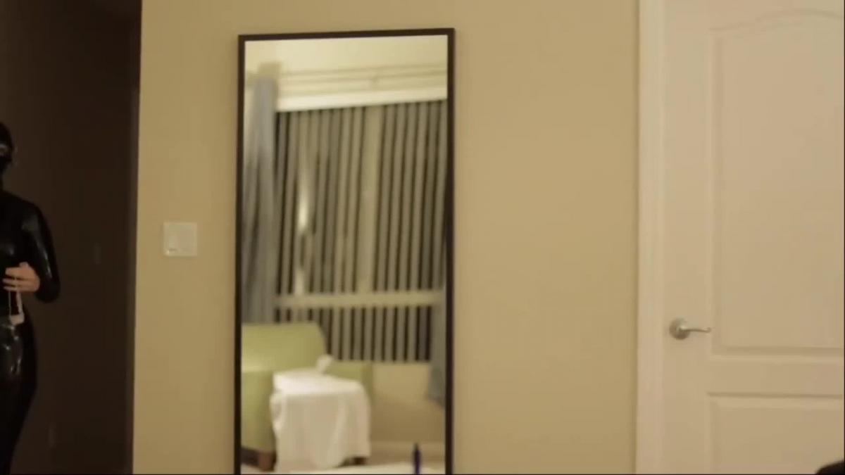 laura haze selfbondage WatchLauraHazeSelfbondage-LauraHazeBondage是一部非常好的胶衣作品，从穿胶衣开始，美女的身材也是很nice，然后带上器具，开始享受，有声音而且声音也不错，购买绝对不亏，露点已剪。