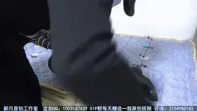 【雨涵工作室】【佳怡】+龟甲缚+绑腿+足虐+我叫新月给我拍美美照他却想尽办法折磨我，不仅tk我还踹我屁屁还用丝袜和小白袜堵我的嘴。 【雨涵工作室】定拍视频QQ：1003187439 或者3451471253 【佳怡】<br>【出原味妹子】3560530071【雨涵】 3451471253 【佳怡】可以和妹子本人直接交流<br>【音频小说定制】也是找上面的妹子们<br>【其他业务】约绑攻略有售以及本工作室正式启动会员优惠折扣方案，请有兴趣的同好加客服妹子Q：3104988182<br>【赞助方案】69赞助最少赠送10部视频，98赞助最少赠送20部视频，198赞助最少赠送50部视频，价格相当优惠~我这么好看并且拥有这么好的身材，当然要拍照记录啦！月老狗给我绑好龟甲缚和并拢大腿从大腿上从上到下围绕了好多圈，哇塞！这种绑法太带感了吧！他蒙住我的眼睛还给我堵上丝袜，好看是好看就是有点难受。月老狗给我各种高难度的姿势摆拍，虽然很美很有感觉，但美丽总是要付出代价的，好累啊扛不住了呀。拍了一会我已经受不了了，我不拍了！可月老狗不愿意放开我，我生气了他还是不放开，还把我拽到床上脱掉我的长筒靴，呜呜呜～难受啊。不管我怎么哀求，发出如何的呻吟，他都无动于衷，还挠我痒痒？踹我pipi受不了真的受不了，太生气了……丝袜堵嘴满足不了他的需求，他换了一双超长的白袜堵我的嘴巴，这下更难受了……我在地方翻来覆去的挣扎着……
