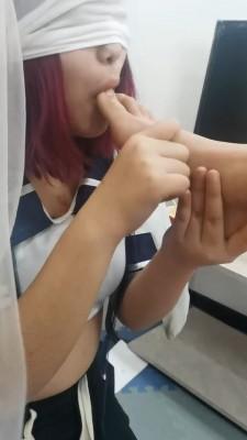 【全国最贱女M】开发素人小姐姐裸足调  【全国最贱女M】开发素人小姐姐裸足调 <br>原创作者：全国最贱女M<br>全国最贱女M让女主调教自己，给女主舔脚，做女主的狗