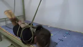 【雨涵工作室】【佳怡】我被绑着直臂和驷马的姿势失去了反抗能力，全身发麻像成千上万只蚂蚁腰一样，新月锦上添花？对我进行tk 攻击。 【雨涵工作室】定拍视频QQ：1003187439 或者3451471253 【佳怡】<br>【出原味妹子】3560530071【雨涵】 3451471253 【佳怡】可以和妹子本人直接交流<br>【音频小说定制】也是找上面的妹子们<br>【其他业务】约绑攻略有售以及本工作室正式启动会员优惠折扣方案，请有兴趣的同好加客服妹子Q：3104988182<br>【赞助方案】69赞助最少赠送10部视频，98赞助最少赠送20部视频，198赞助最少赠送50部视频，价格相当优惠~新月为了试探我的韧性如何把我绑成了直臂和驷马的姿势并且把我两只脚的大拇指并拢绑在一起，一根绳子还连着床的顶端。才绑了几分钟我就坚持不住了，手上开始发麻，我叫新月停下来，我认输了，可新月正上头，说今天不好好招待你那可真对不起我这一身技术……他绑好了之后把我一个人丢在那里，这个时候我感觉过的好慢，我感觉我全身都要散架了，他怎么还不把我解开？过了一个世纪了，他才回来，我恨不得把他慢慢折磨到残fei，我不会忘了今天的。他回来之后继续在我的痛苦上寻找快乐？他说给我做拉伸运动？用力拉扯我的手，我的天呐，这一拉整个人更不好了，我感觉我全身上下有成千上万只蚂蚁在咬我，用起撕咬着，我整个人都在发抖，眼皮都松垮下来了。我发誓我一定要让他付出代价！我不会原谅他的。他看着我鬼哭狼嚎的样子变本加厉对我进行tk ，我又痒又痛，一直惨叫，我整个人已经不行了，我的身体已经和我的意志剥离，我控制不住的嚎叫，居然还能笑出来？因为太痛苦了，本身很难过的我居然又哭又笑？我怕不是真的……月老狗是真狗，我一定让他为今天的所作所为付出代价，一定！我也要让他体会sbrs 的感觉。