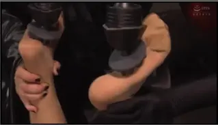 丝袜女超人被两女TK nu白袜肉丝脚被TK玩弄，玩具挠痒TK，拘束着被挠痒，理性崩溃27