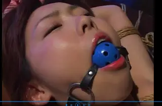 捆绑调教女学生  05 捆绑调教女学生  05<br>不错的sm短片，金币片分享给大家了，希望大家喜欢