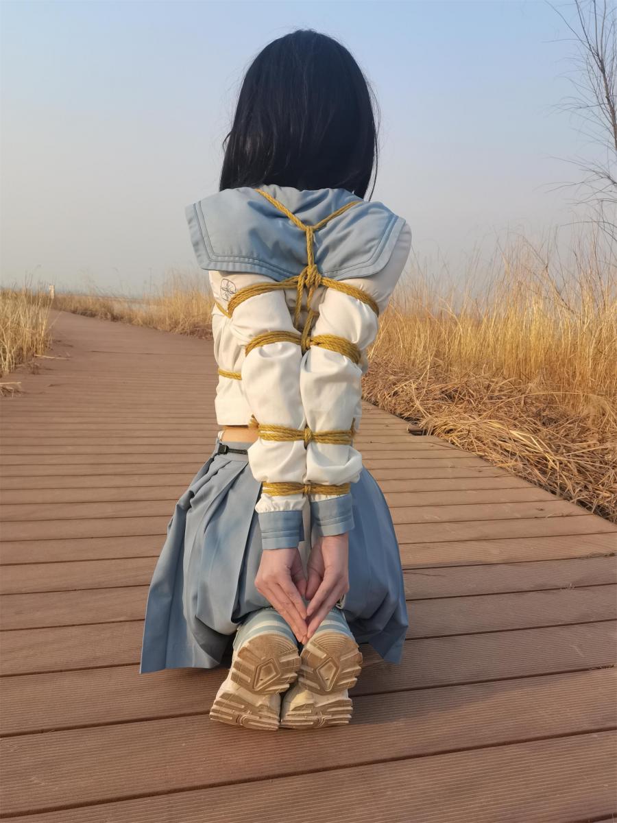 黄河边捆绑女孩 - 一绳所爱欢迎您 [学生（水手服）,运动鞋]