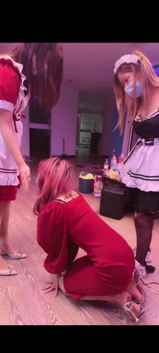 洪兴十三妹 双S 闺蜜非要做狗奴 套路调教，双女主，调教闺蜜，女仆装                                         黑丝白丝，萝莉女王