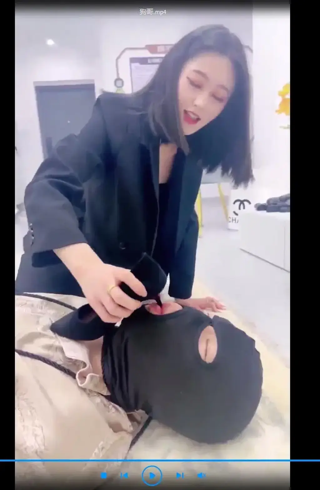 【狗哥和小艾】  剧情 女经理的调教 标题  【狗哥和小艾】  剧情 女经理的调教<br>原创者 【狗哥和小艾】<br>剧情  美丽的小艾女王变身女经理，各种花样调教下属男奴，希望大家喜欢