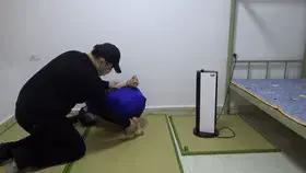 【雨涵工作室】【佳怡】定拍 我戴着脚铐蝴蝶铐跳进牢房，脚腕被弄得生疼，狱警才不管你呢还对我进行侮辱，打我pi'pi还挠我jiojio我哭笑不得…… 【雨涵工作室】定拍视频QQ：1003187439 或者3451471253 【佳怡】<br>【出原味妹子】3560530071【雨涵】 3451471253 【佳怡】可以和妹子本人直接交流<br>【音频小说定制】也是找上面的妹子们<br>【其他业务】约绑攻略有售以及本工作室正式启动会员优惠折扣方案，请有兴趣的同好加客服妹子Q：3104988182<br>【赞助方案】69赞助最少赠送10部视频，98赞助最少赠送20部视频，198赞助最少赠送50部视频，价格相当优惠~我因犯罪被逮捕，带上手铐脚铐跳着进入牢房。我的手脚铐的真紧，疼的我伸不直腰，一直鬼哭狼嚎，狱警听不下去了，进到监狱后就收到惩戒，狱警让我跪下，pi'pi坐在腿上挨着狱警的毒打，打完之后让我回到床上。我的手脚都勒出了痕迹，走一步路都很艰难……<br>