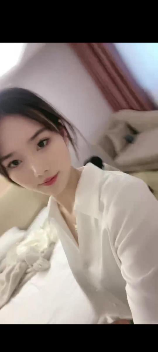 默默 语言羞辱 恋足 超高颜值女王，默默调教恋足狗                                              舔脚骑马羞辱踩踏