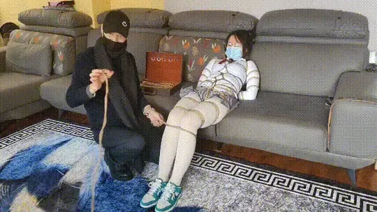 龟甲+五花+股绳教学（小花影） 一绳所爱出品绳艺捆绑教学，小花影jk白丝，运动鞋，青春风格，详细龟甲，五花、绳裤，以及绑腿的教学视频，中文讲解，简单好学，喜欢绳艺的同好朋友不要错过。视频解压密码：chuxin。<br>一绳所爱绳艺体验店面向全国爱好者开放，本店提供绳艺捆绑模特服务、体验女绳师捆绑服务、体验长时间囚禁服务、绳艺教学培训、绳艺交流会、场地出租、专业麻绳销售，原创视频套图销售、作品私人定制、模特原味丝袜出售等，另外本店招募同好合作伙伴。微信：351552501初心