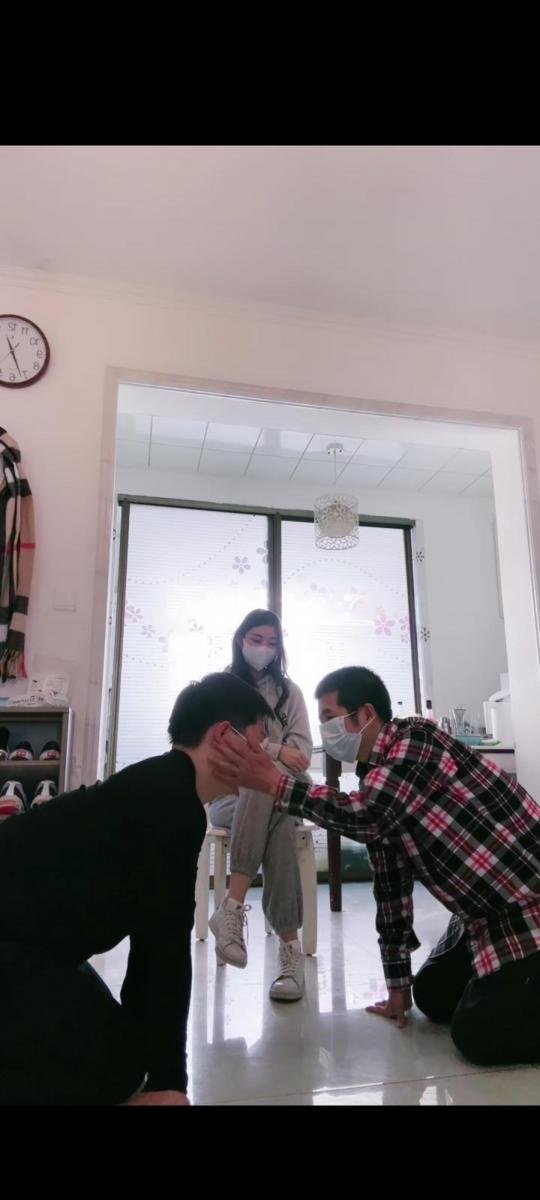 罗宾 违背伦理的刺激调教 罗宾女主，调教父子奴                                                                     父子互调，踢裆舔鞋，恋足羞辱